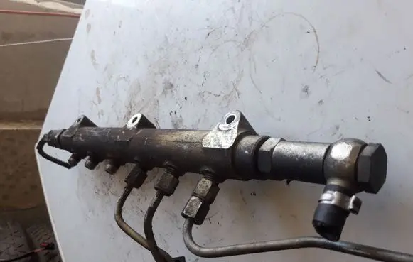 Volvo V70 Fuel distributor 