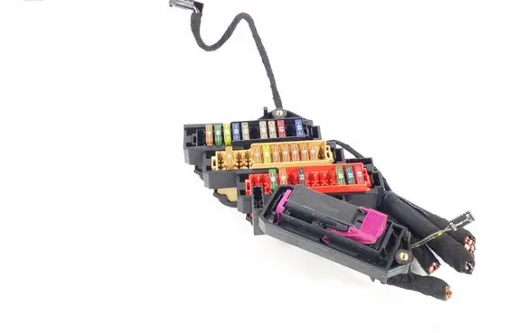 Audi Q7 4L Fuse module 8K0941824 4E0941817