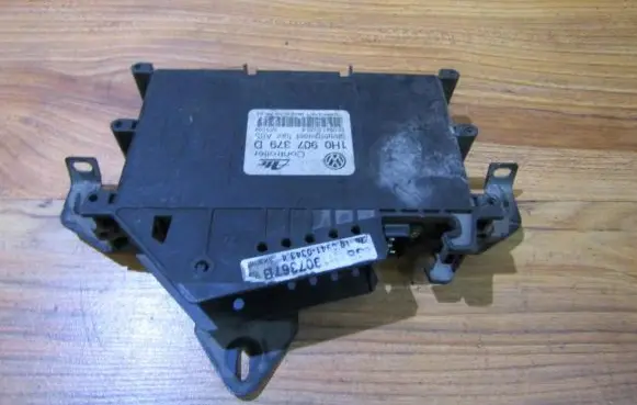 Volkswagen PASSAT B4 ABS control unit/module 1H0907379D 3X3109