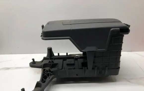 Volkswagen PASSAT B6 Battery box tray 1K0915333C