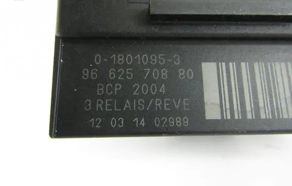 Peugeot 3008 I Glow plug pre-heat relay 9662570880