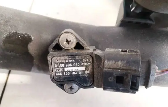 Volkswagen Touran I Air pressure sensor 0281002399 038906051b