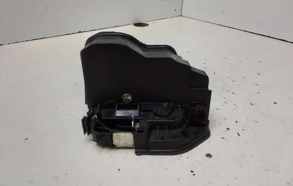 BMW 5 E60 E61 Front door lock 7167071