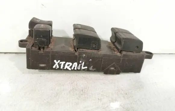 Nissan X-Trail T30 Electric window control switch