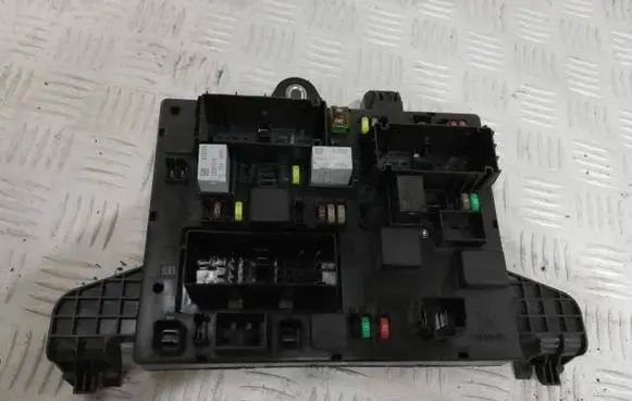 Opel Zafira C Fuse module 20957185 1110097AC 365927271