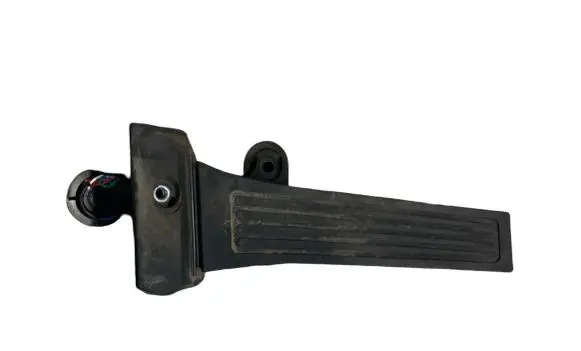 Accelerator throttle pedal