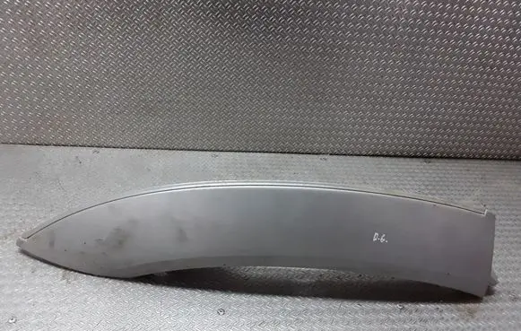 Rear fender molding trim