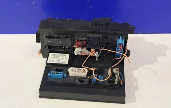 Mercedes-Benz E W211 Fuse module 2115454401