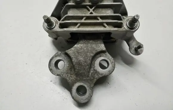 Chrysler Pacifica Gearbox mount P68224742AD 68224742AD
