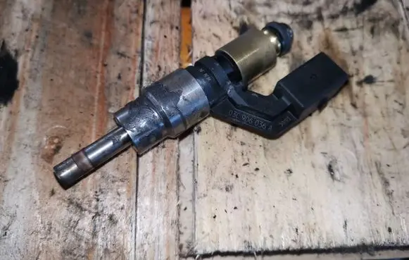 Volkswagen Golf V Fuel injectors set 03C906036A 0261500016