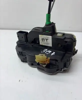 Chevrolet Cruze Rear door lock 13503788