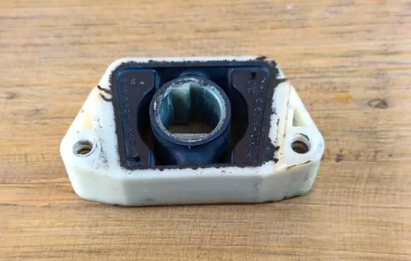 Skoda Fabia Mk2 (5J) Radiator mount bracket 5J0121367