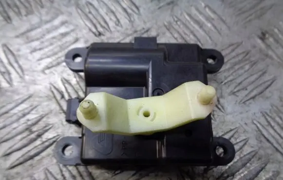 Nissan Primera A/C air flow flap actuator/motor 3C270-30840
