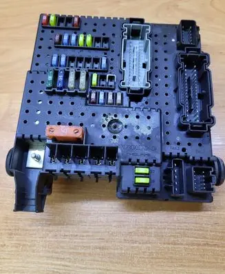 Volvo XC90 Fuse module 30728512 28017881