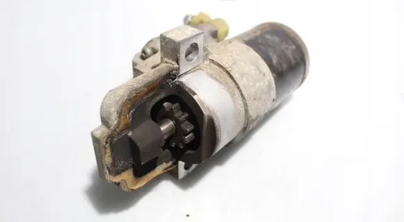 Mazda 6 Starter motor M000T32871