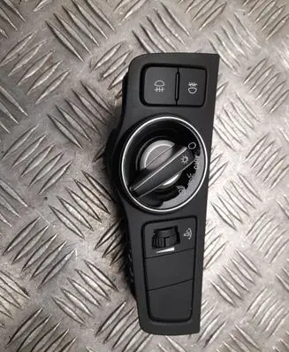 Hyundai i40 Light switch 933003Z050