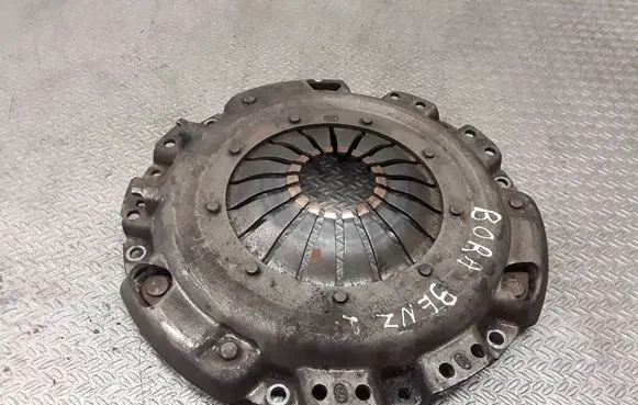 Volkswagen Golf IV Pressure plate 06A141025C