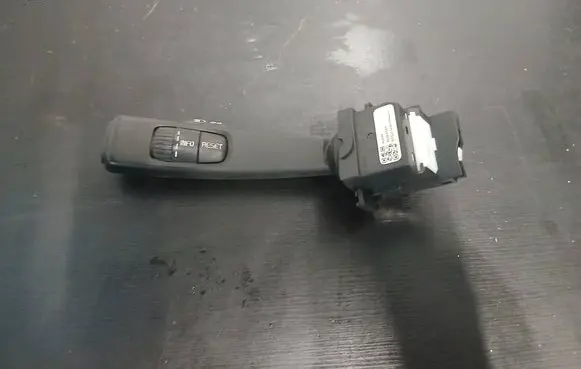 Volvo V70 Indicator stalk 31264347 07JU1160475AACH