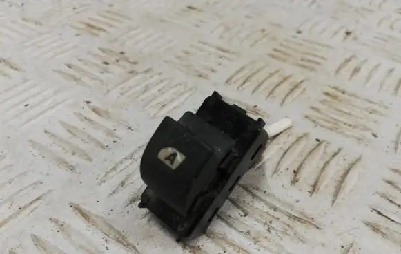 Peugeot Partner Electric window control switch 866695F077