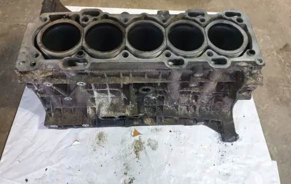 Volvo S80 Engine block 8642831A 6323