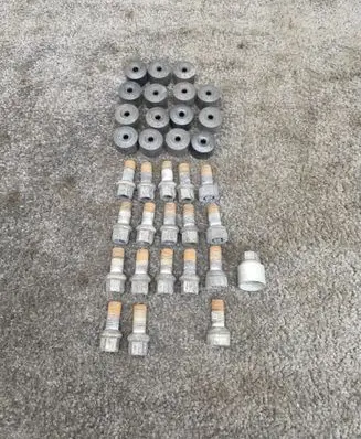 Volkswagen Golf VII Anti-theft wheel nuts and lock