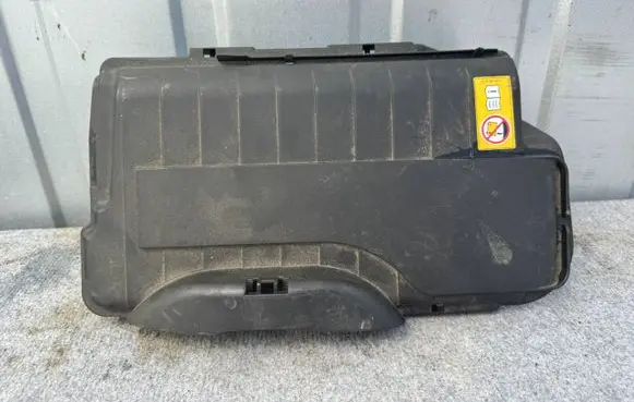 Mercedes-Benz B W246 W242 Battery box tray cover/lid A2465411005