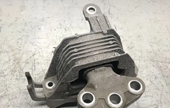 Opel Astra J Engine mount bracket 13248475