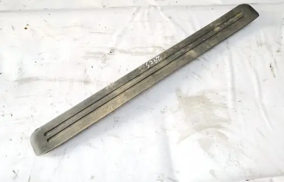Front sill trim cover