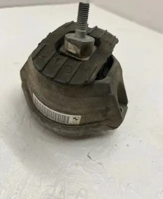 BMW 5 E60 E61 Engine mount bracket 6774620
