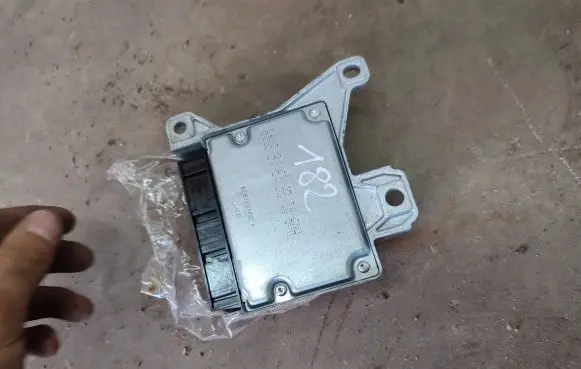 Peugeot 308 SW Airbag control unit/module 610714900