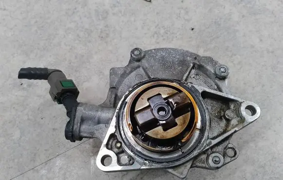 Peugeot 308 Vacuum pump 7014900502