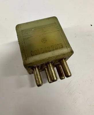 Mercedes-Benz 380 560SEC C126 Other relay 0015427819