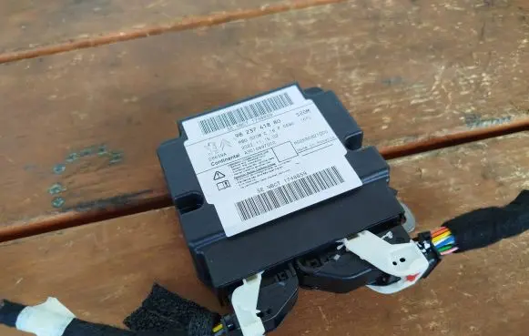Citroen C5 Aircross Airbag control unit/module 9823741880
