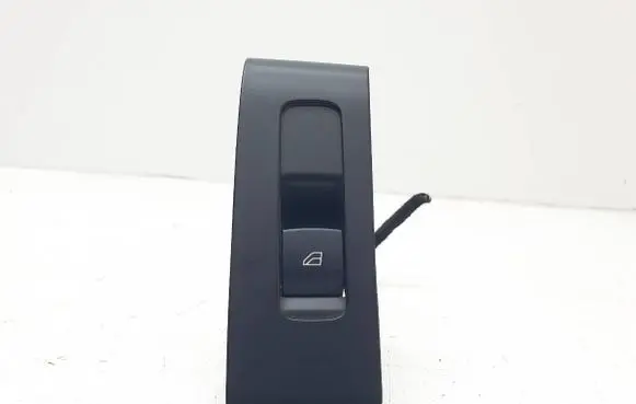 Volvo XC40 Quarter vent window switch 31456060