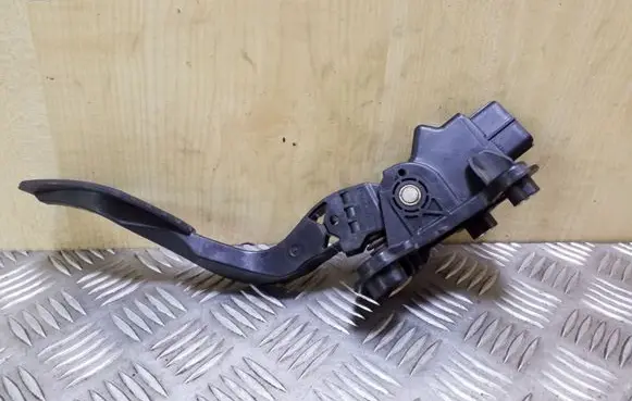 Mitsubishi Outlander Accelerator throttle pedal MN101543