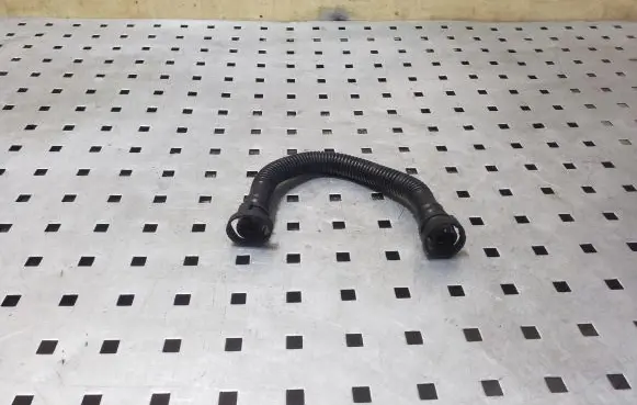 Audi TT TTS Mk2 Breather/breather pipe/hose 06F103221E