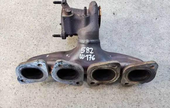Mercedes-Benz A W176 Exhaust manifold 2701400030AOP0293 2701400030