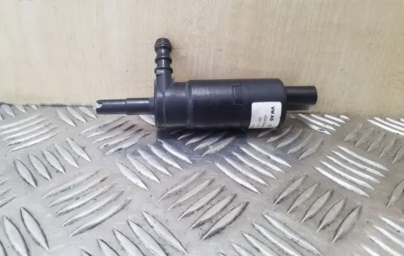Volkswagen Polo IV 9N3 Headlight washer pump 3B7955681