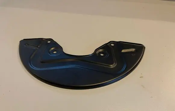 Audi A4 S4 B6 8E 8H Front brake disc dust cover plate 