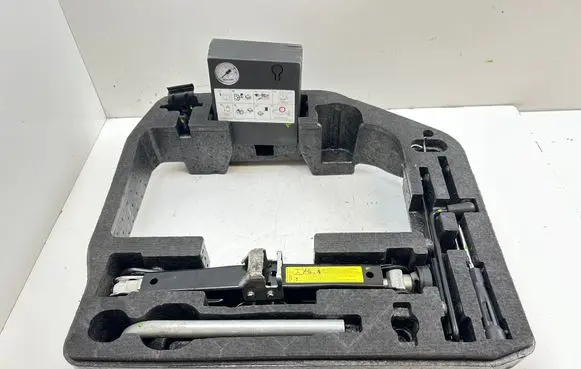 Audi A5 Tool set 8K0011031C 8P0012615A