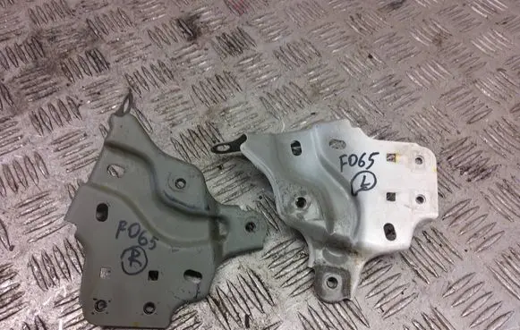Toyota Prius (XW30) Fender mounting bracket