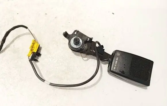 Rear seatbelt buckle