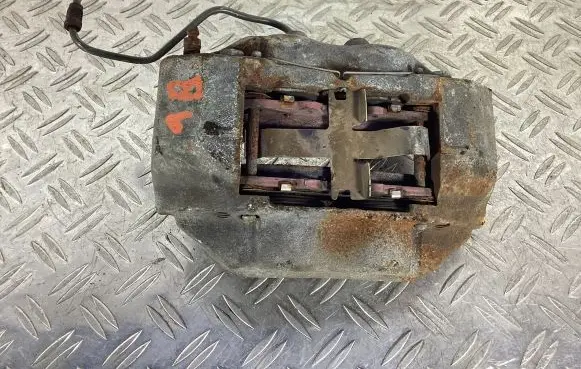 Toyota Land Cruiser (HDJ90) Front brake caliper