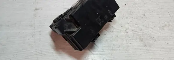 Chrysler Town & Country V Fuse module 68163904AB TR03254219 R62337001