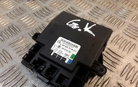 Mercedes-Benz A W169 Door control unit/module 1698207526 A1698207526