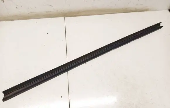 Volvo XC90 Front door glass trim molding 