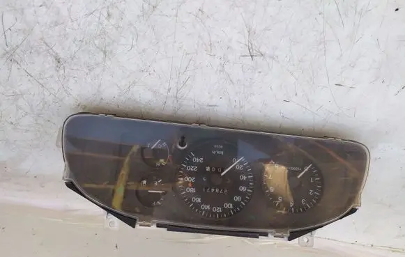 Mazda 323 F Speedometer (instrument cluster)