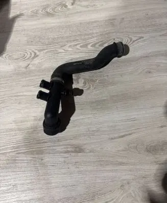 Mercedes-Benz GLS X166 Engine coolant pipe/hose a1665001177