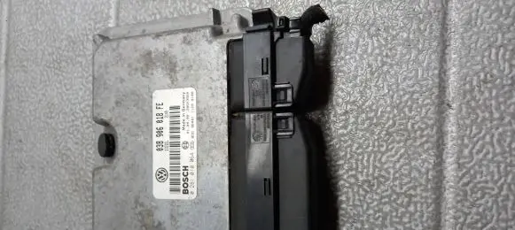 Volkswagen PASSAT B5 Engine control unit/module ECU