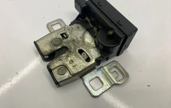 Mini One - Cooper Coupe R56 Tailgate/trunk/boot lock/catch/latch 2754528